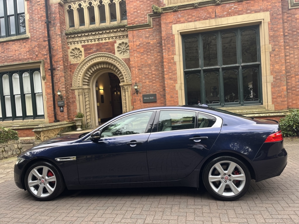 Used Jaguar XE 2015 for sale - 76149821: Photo 2