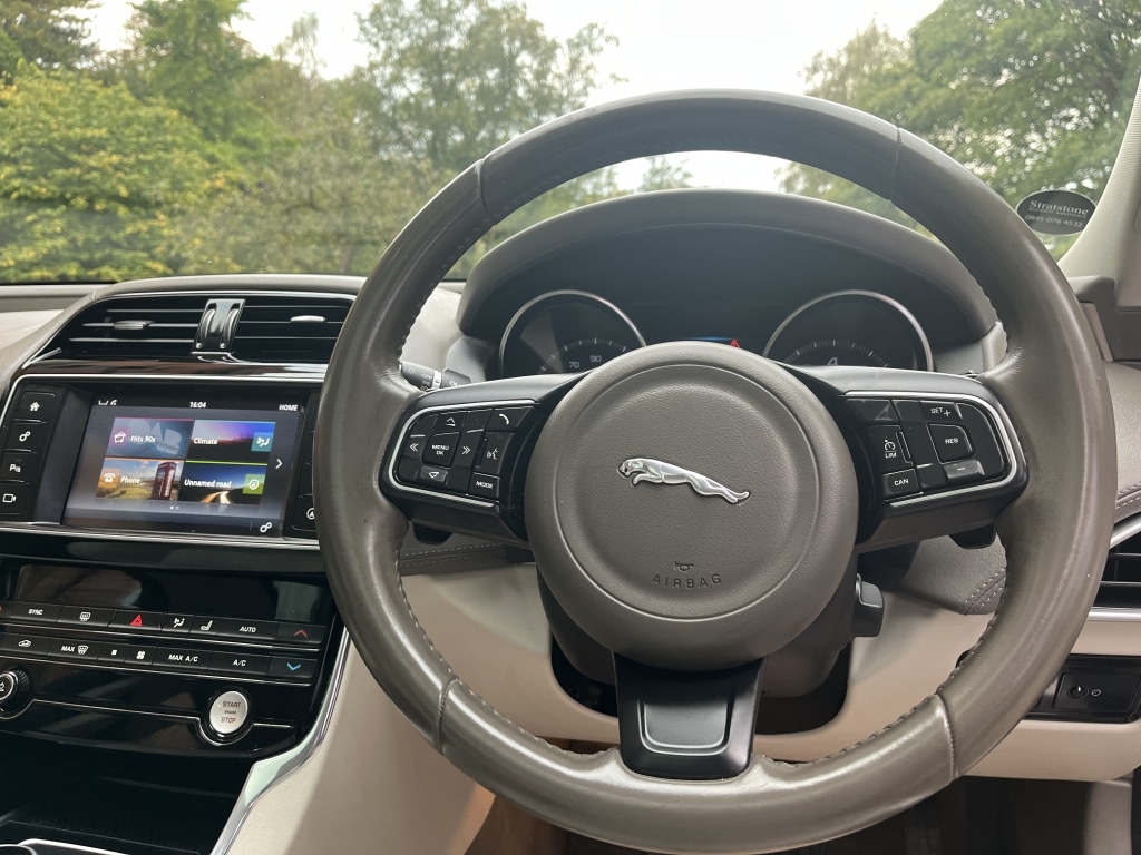 Used Jaguar XE 2015 for sale - 76149821: Photo 21