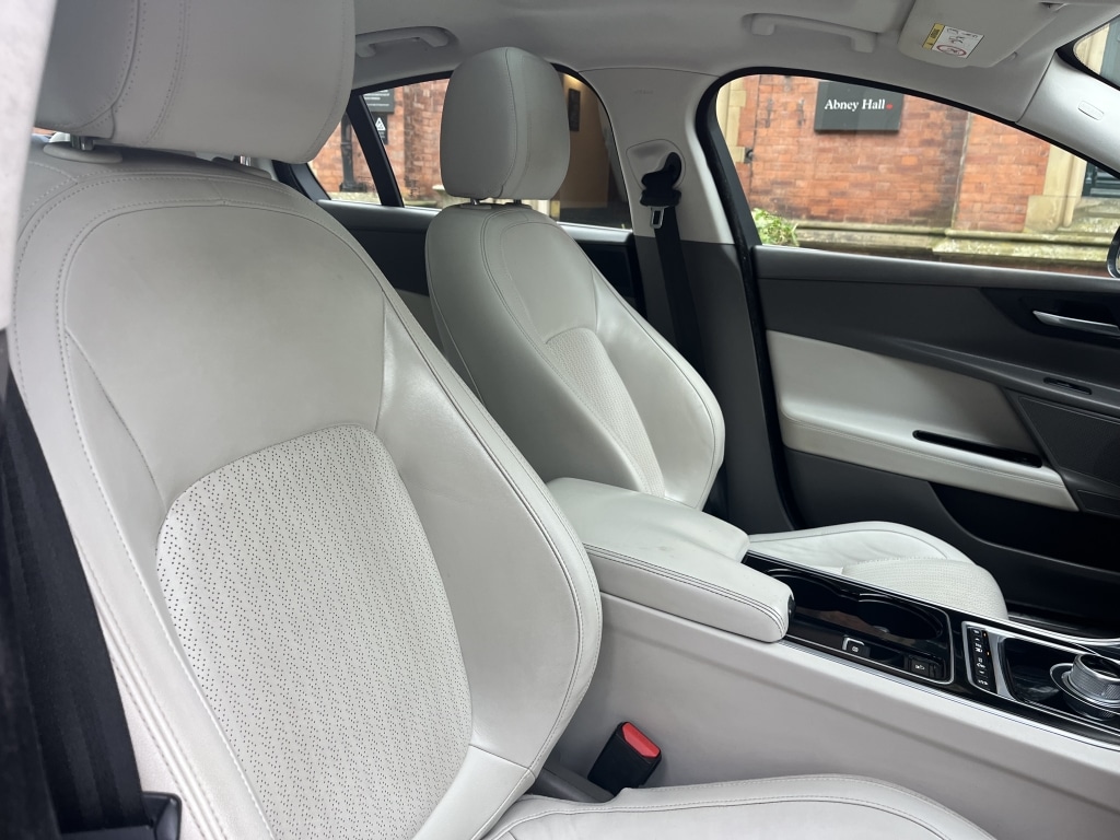 Used Jaguar XE 2015 for sale - 76149821: Photo 23