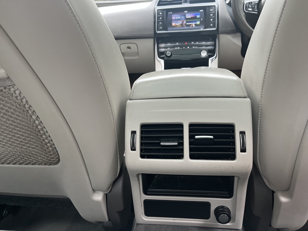 Used Jaguar XE 2015 for sale - 76149821: Photo 27