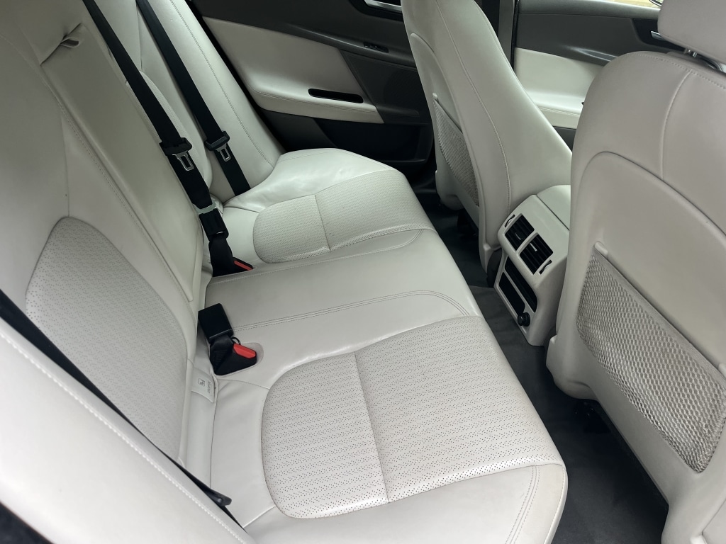 Used Jaguar XE 2015 for sale - 76149821: Photo 28