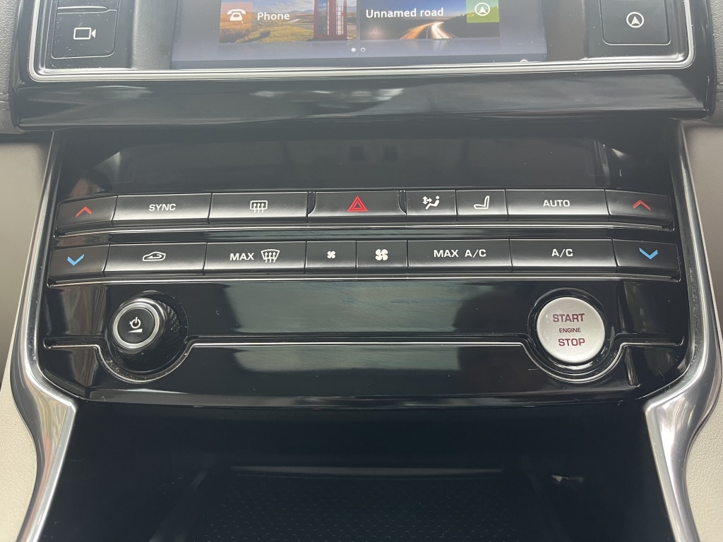 Used Jaguar XE 2015 for sale - 76149821: Photo 32