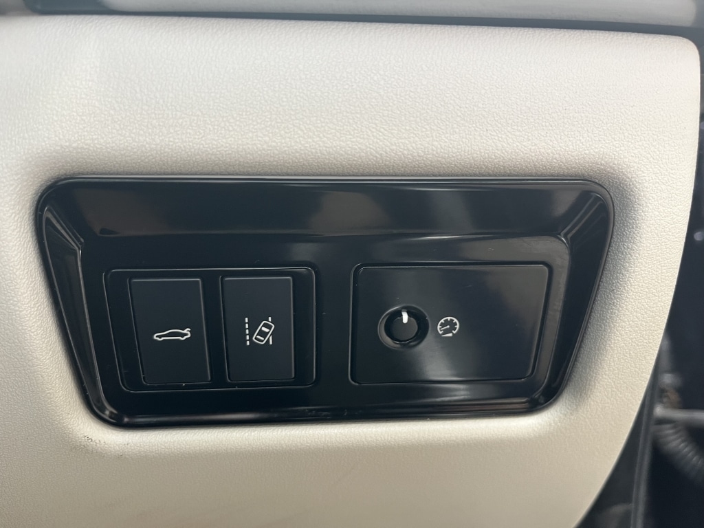 Used Jaguar XE 2015 for sale - 76149821: Photo 35