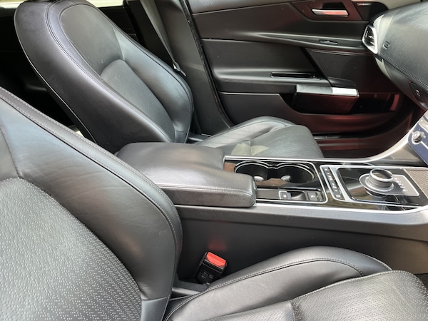 Used Jaguar XE 2017 for sale - 74718995: Photo 20