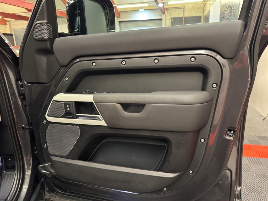 Used Land Rover Defender 2021 for sale - 76696274: Photo 46