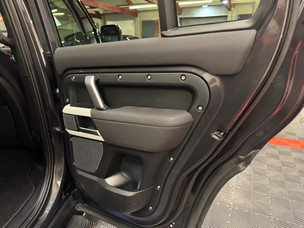 Used Land Rover Defender 2021 for sale - 76696274: Photo 51