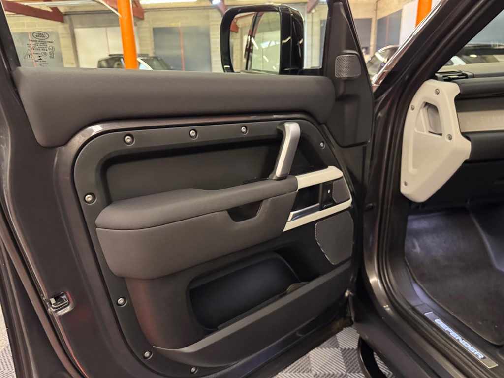 Used Land Rover Defender 2021 for sale - 76696274: Photo 53