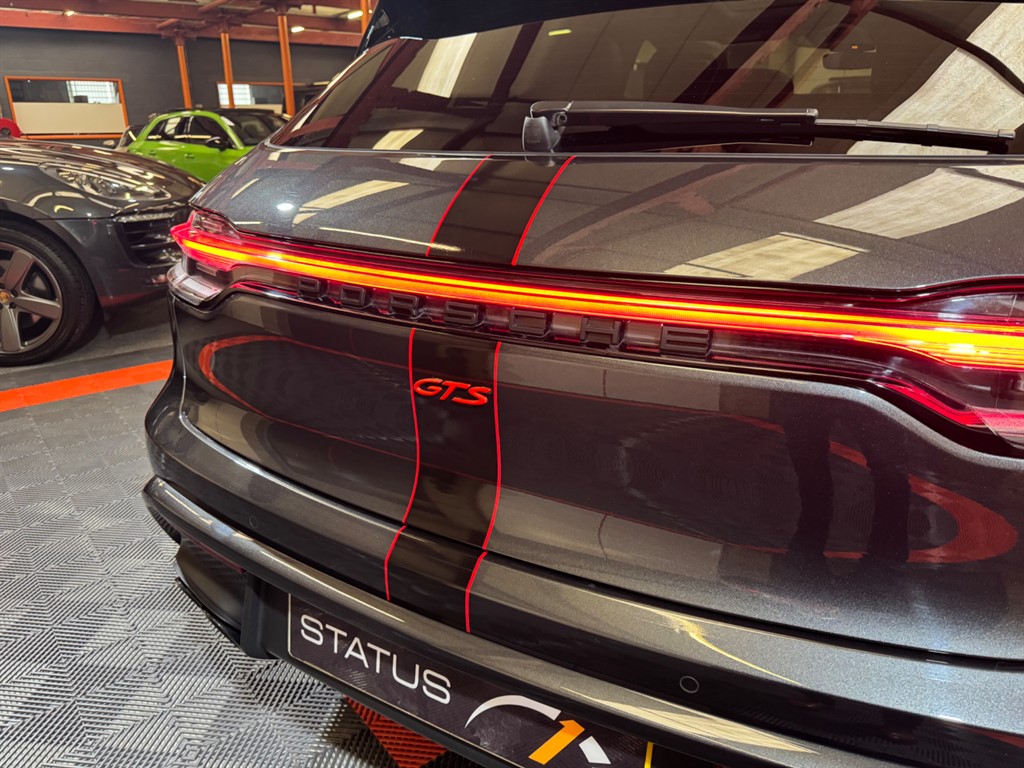 Used Porsche Macan 2024 for sale - 76696276: Photo 23