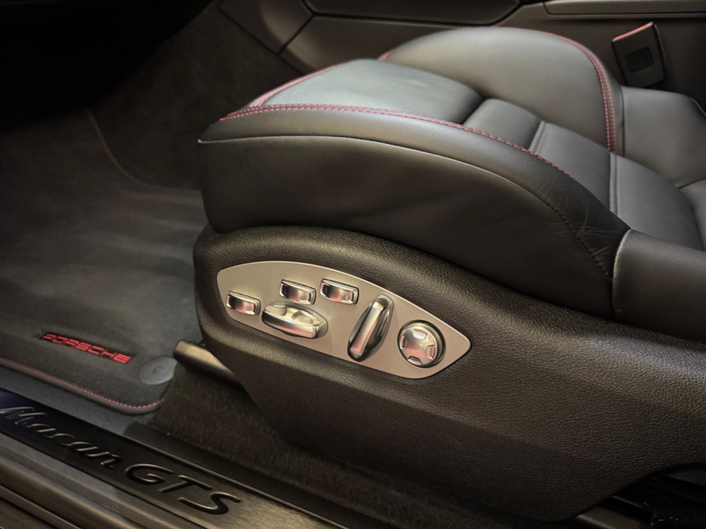 Used Porsche Macan 2024 for sale - 76696276: Photo 32