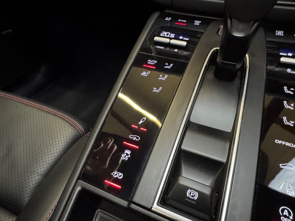 Used Porsche Macan 2024 for sale - 76696276: Photo 40