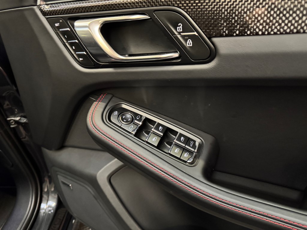 Used Porsche Macan 2024 for sale - 76696276: Photo 45