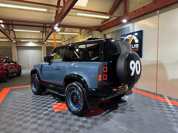 Used Land Rover Defender 2024 for sale - 76696280: Photo