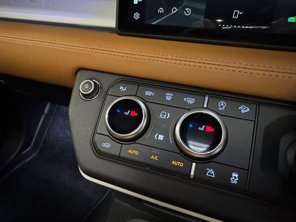 Used Land Rover Defender 2024 for sale - 76696280: Photo 32