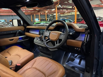 Used Land Rover Defender 2024 for sale - 76696280: Photo