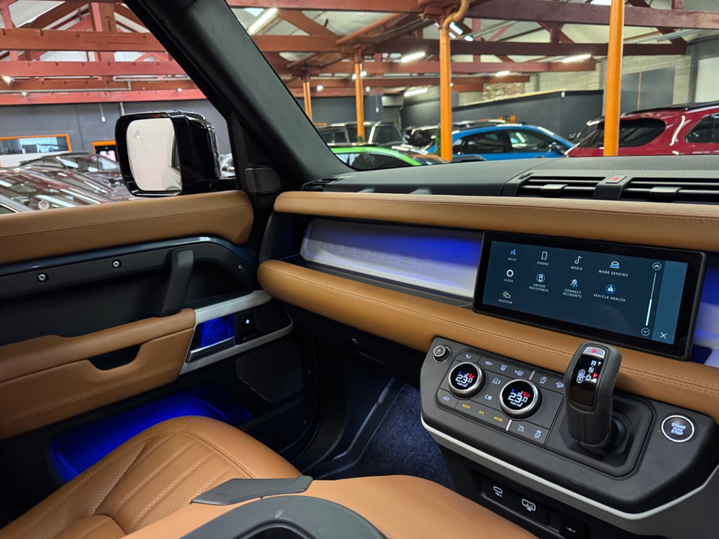 Used Land Rover Defender 2024 for sale - 76696280: Photo 51