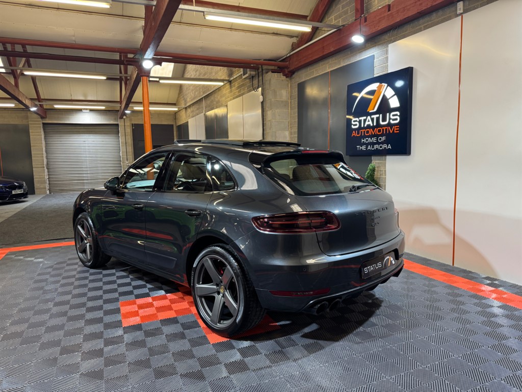 Used Porsche Macan 2018 for sale - 76696281: Photo 2
