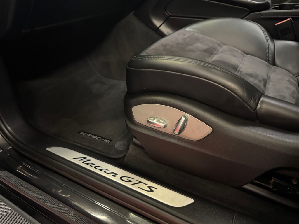 Used Porsche Macan 2018 for sale - 76696281: Photo 27