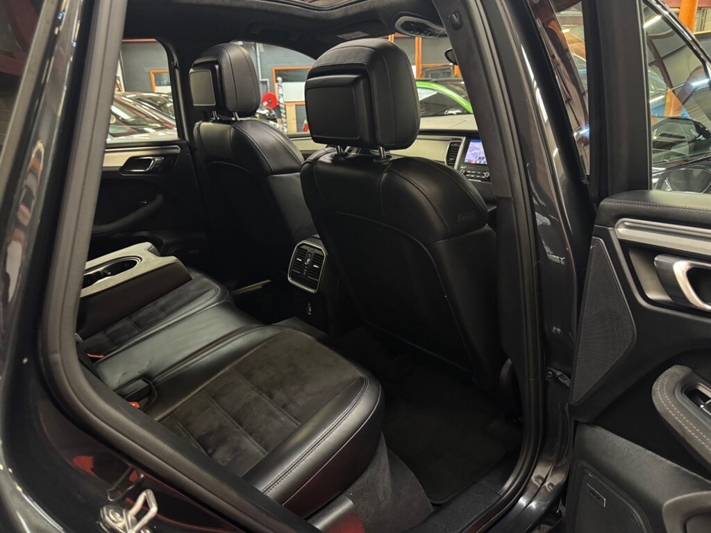 Used Porsche Macan 2018 for sale - 76696281: Photo 42