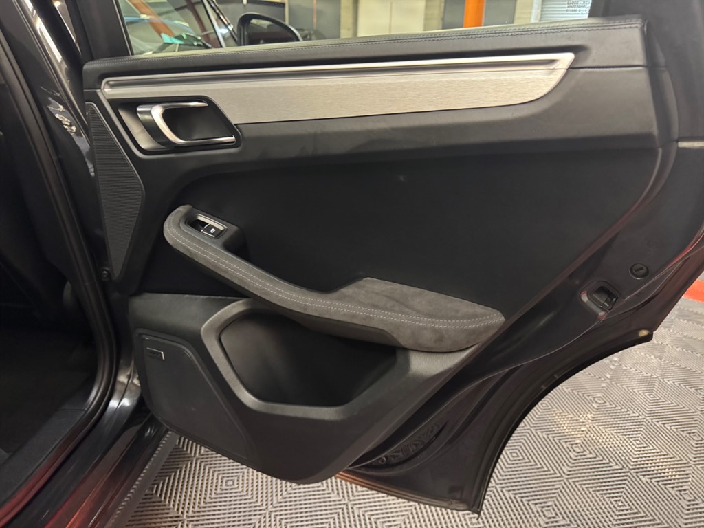 Used Porsche Macan 2018 for sale - 76696281: Photo 43