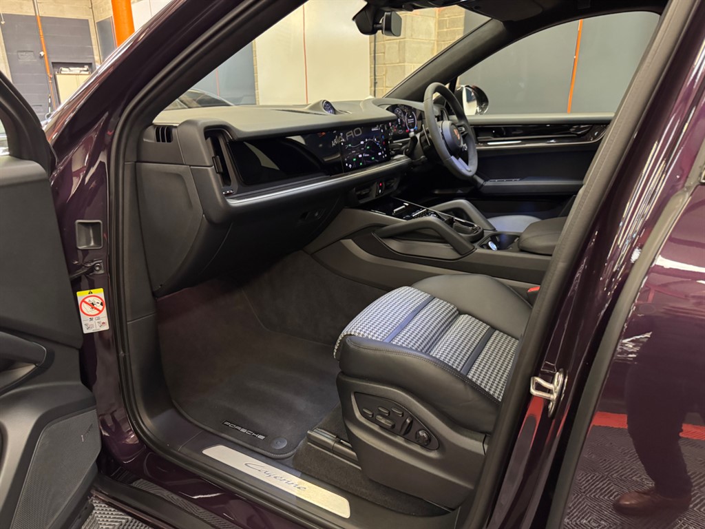 Used Porsche Cayenne 2024 for sale - 76696263: Photo 35