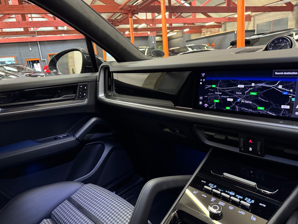 Used Porsche Cayenne 2024 for sale - 76696263: Photo 43