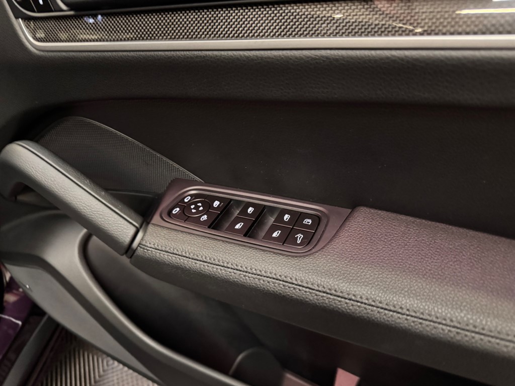 Used Porsche Cayenne 2024 for sale - 76696263: Photo 48