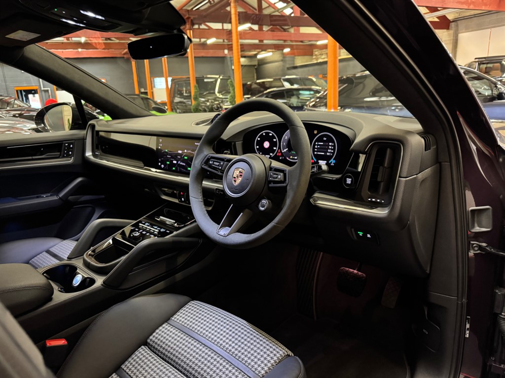 Used Porsche Cayenne 2024 for sale - 76696263: Photo 5