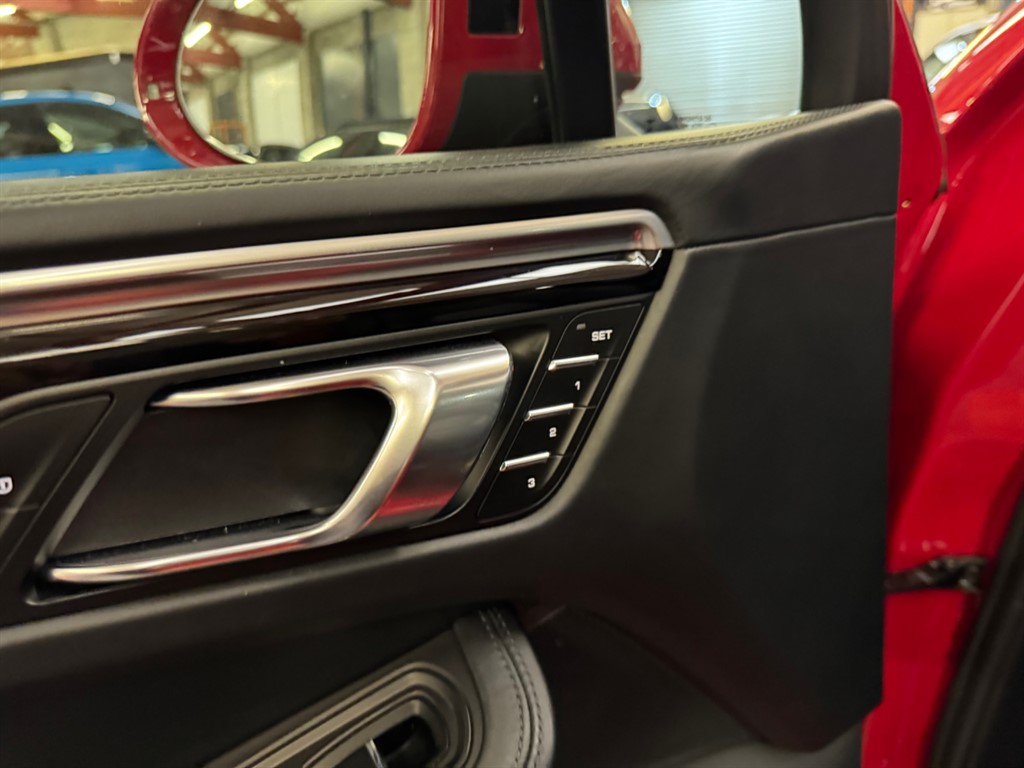 Used Porsche Macan 2018 for sale - 76696271: Photo 24