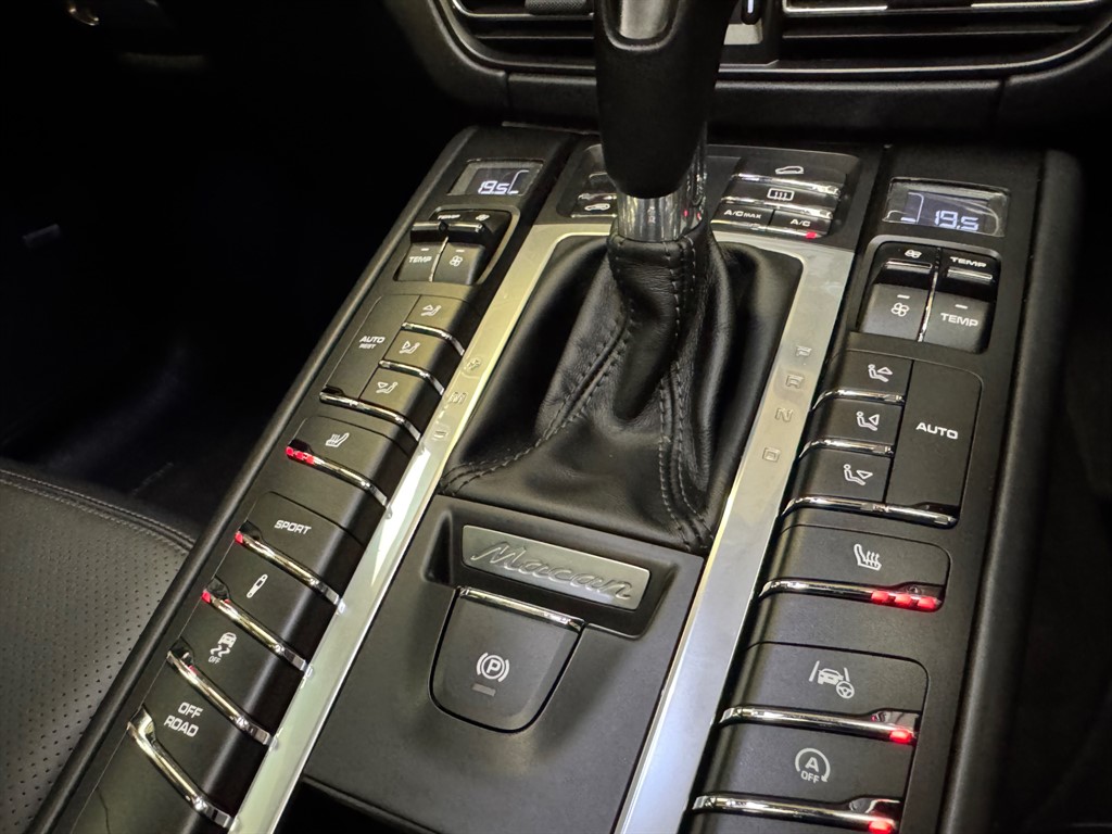 Used Porsche Macan 2018 for sale - 76696271: Photo 26