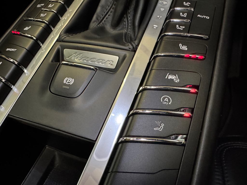 Used Porsche Macan 2018 for sale - 76696271: Photo 27