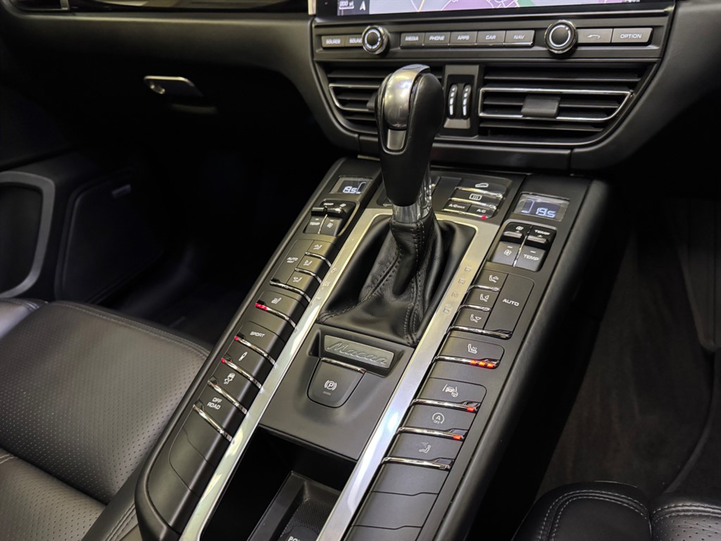 Used Porsche Macan 2018 for sale - 76696271: Photo 30