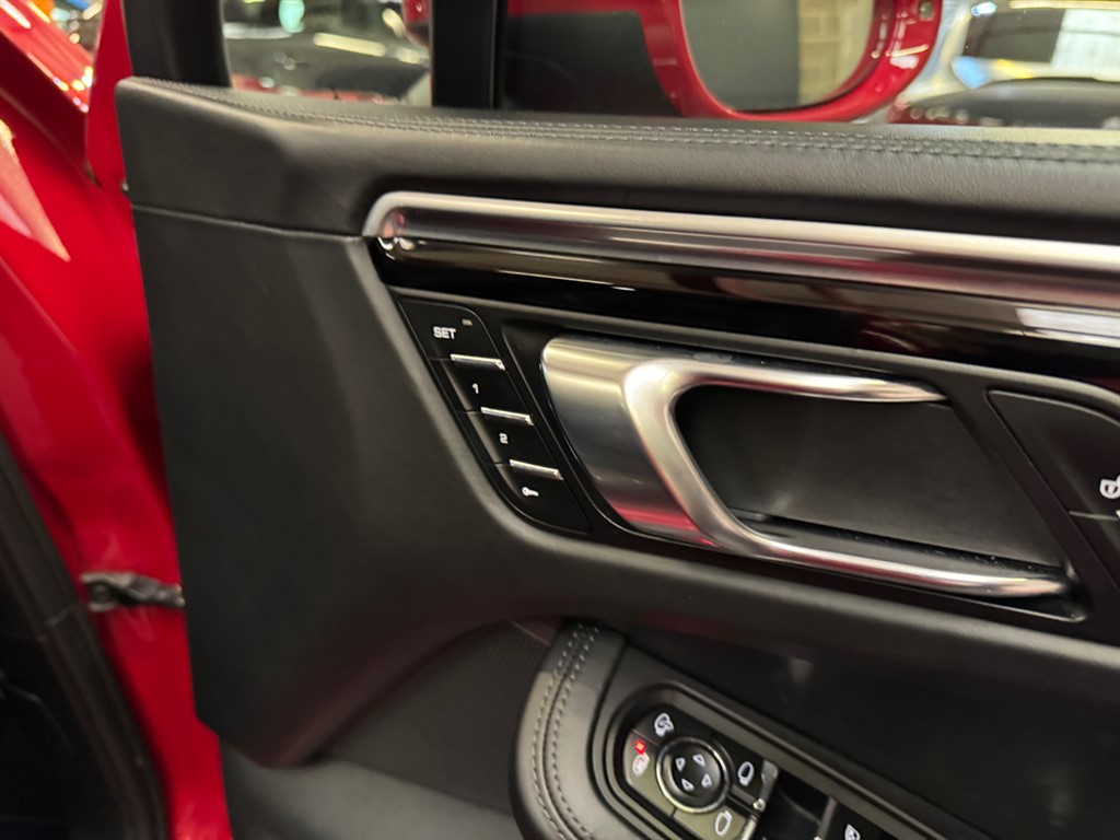 Used Porsche Macan 2018 for sale - 76696271: Photo 47