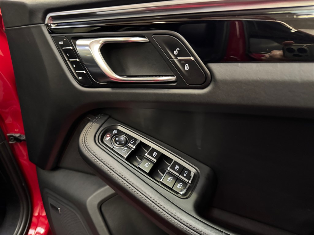 Used Porsche Macan 2018 for sale - 76696271: Photo 48