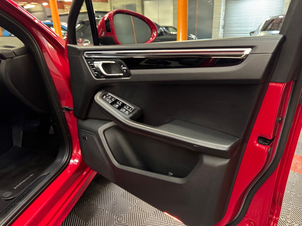 Used Porsche Macan 2018 for sale - 76696271: Photo 52