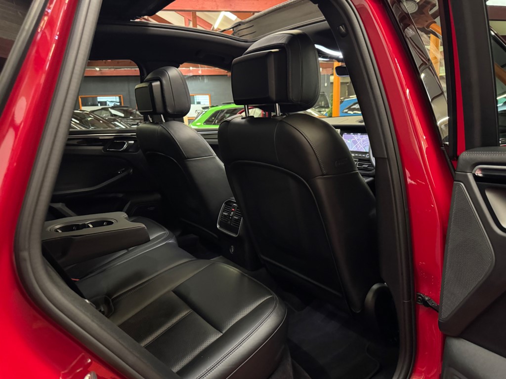 Used Porsche Macan 2018 for sale - 76696271: Photo 53