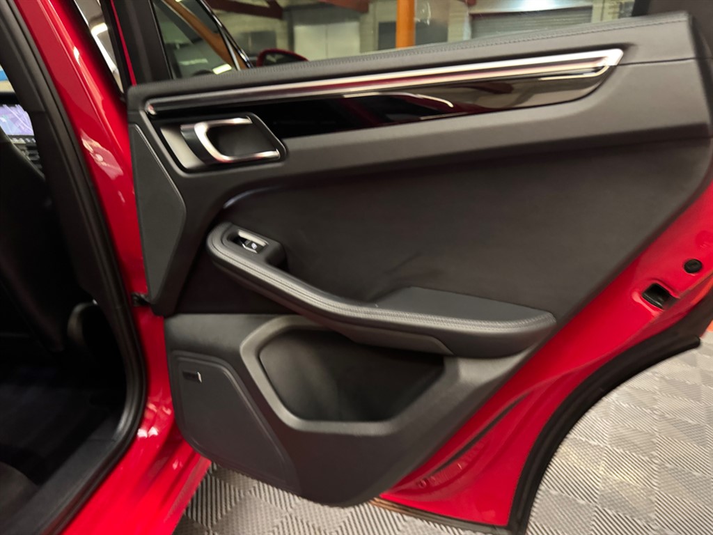 Used Porsche Macan 2018 for sale - 76696271: Photo 54