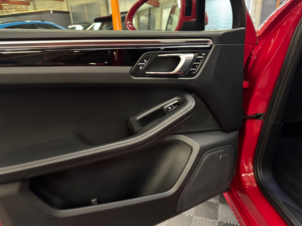 Used Porsche Macan 2018 for sale - 76696271: Photo 60