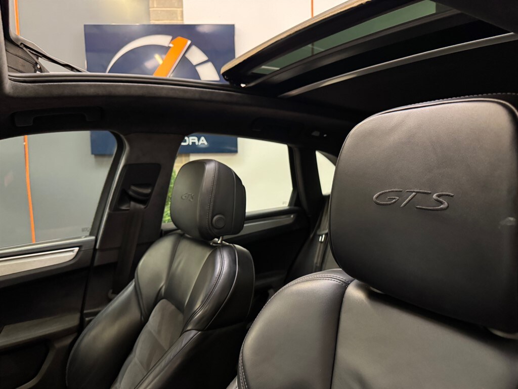 Used Porsche Macan 2018 for sale - 76659765: Photo 23