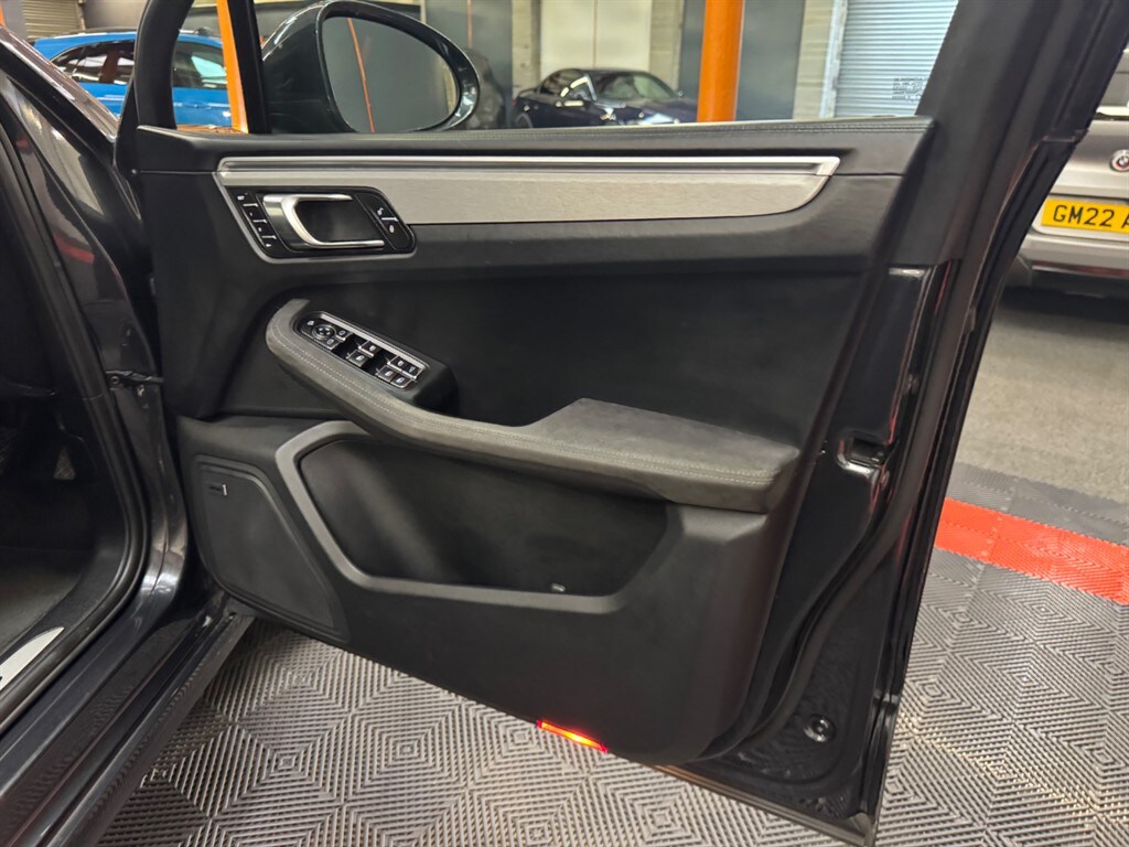 Used Porsche Macan 2018 for sale - 76659765: Photo 38