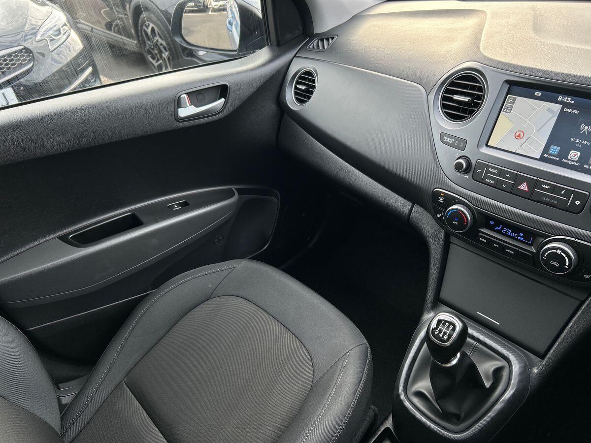 Used Hyundai i10 2017 for sale - 76171216: Photo 30