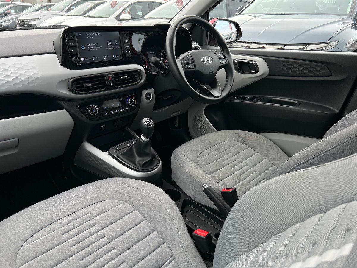 Used Hyundai i10 2023 for sale - 76300530: Photo 2