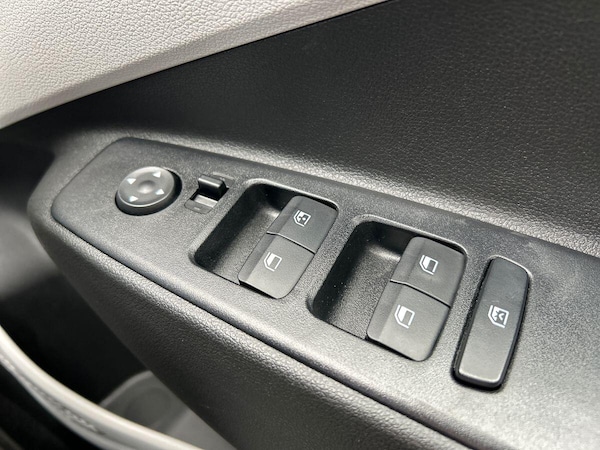 Used Hyundai i10 2023 for sale - 76300530: Photo 28