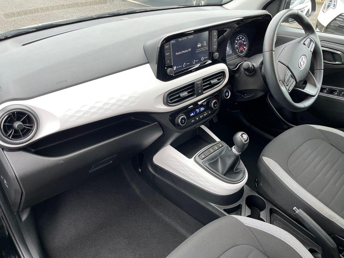 Used Hyundai i10 2023 for sale - 77649452: Photo 2