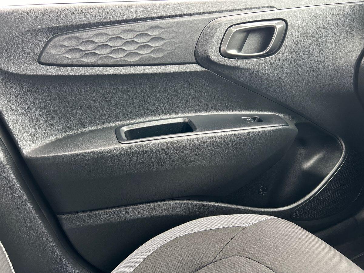 Used Hyundai i10 2024 for sale - 76300335: Photo 30