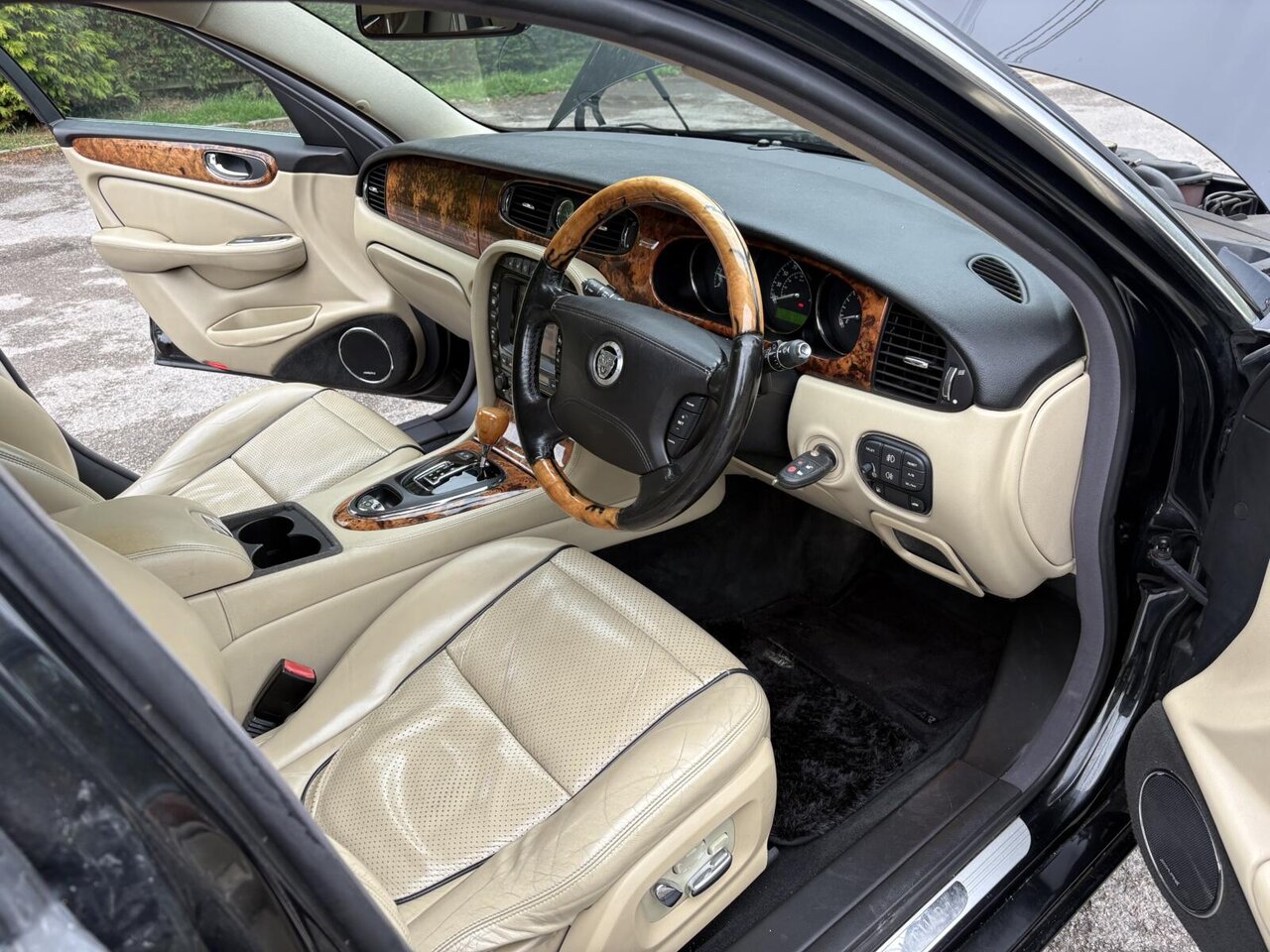 Used Jaguar XJ for sale - 76105364: Photo 11