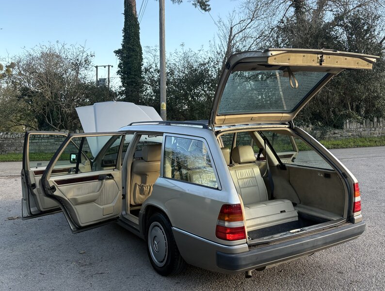 Used Mercedes-Benz E Class 1992 for sale - 76641679: Photo 10