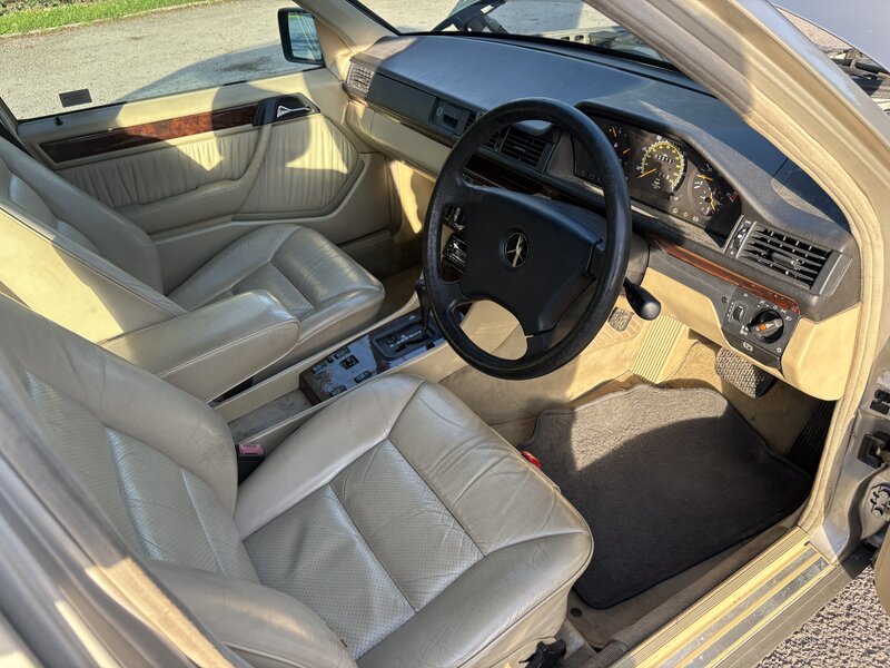 Used Mercedes-Benz E Class 1992 for sale - 76641679: Photo 11