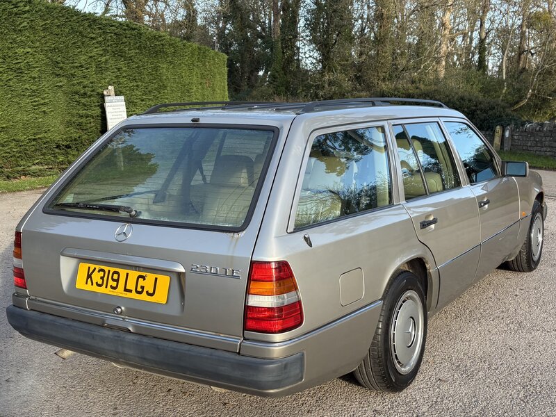 Used Mercedes-Benz E Class 1992 for sale - 76641679: Photo 2