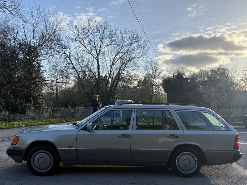 Used Mercedes-Benz E Class 1992 for sale - 76641679: Photo 5