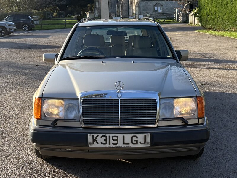 Used Mercedes-Benz E Class 1992 for sale - 76641679: Photo 7